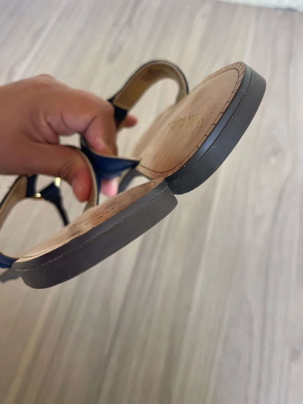 Lilly Pulitzer Navy and Gold Leather Thong Sandals